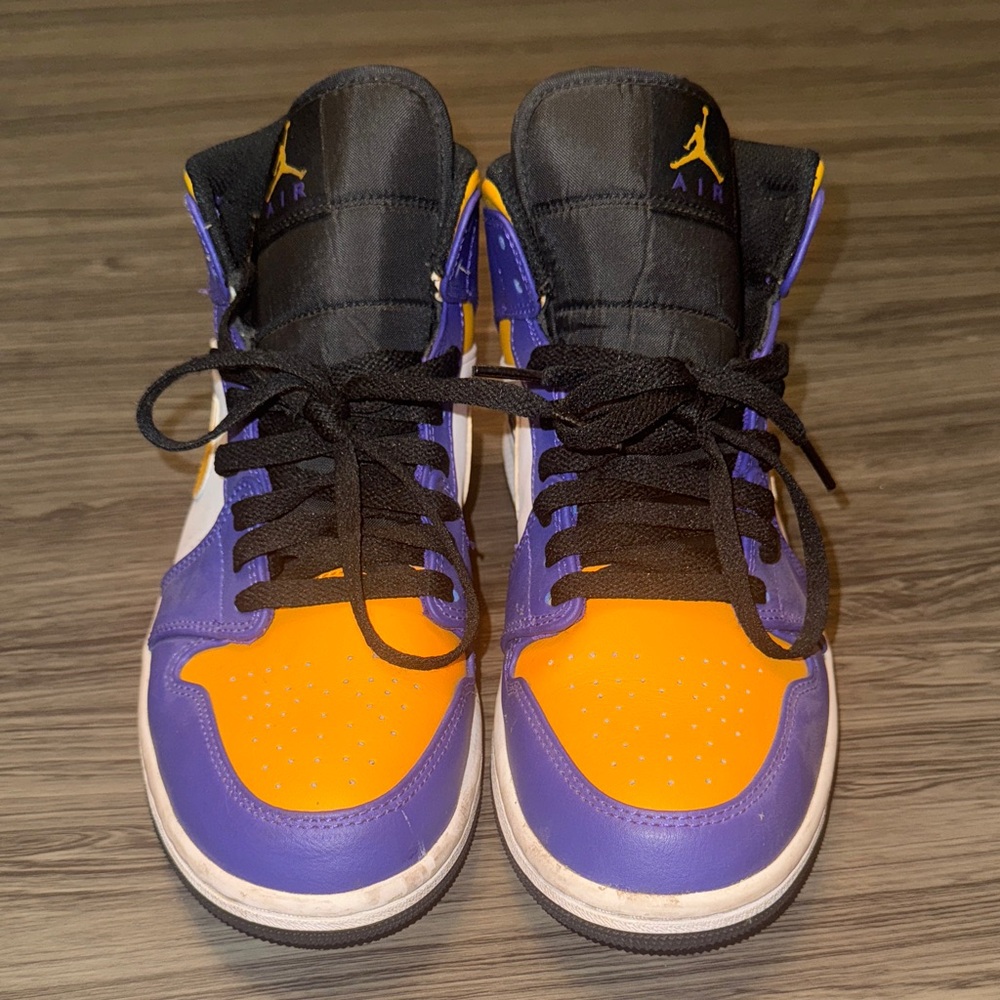 Jordan 1s 💜🧡🤍